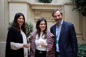 Karen Levy (middle), founder of Aika, Hadrien de Montferrand (right), founder of HdM Gallery,  ASIA NOW, Paris (20–24 October 2020) © ASIA NOW.